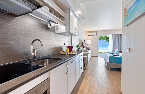 Grand Case Complejo | Dreamy Coastal Suite | Paddle, Snorkel, Dine & Explore in Tranquility