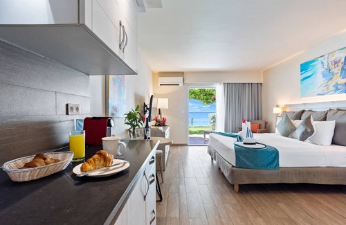 Grand Case Complejo | Dreamy Coastal Suite | Paddle, Snorkel, Dine & Explore in Tranquility