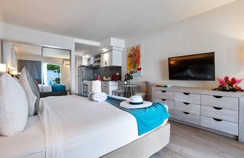Grand Case Complejo | Dreamy Coastal Suite | Paddle, Snorkel, Dine & Explore in Tranquility
