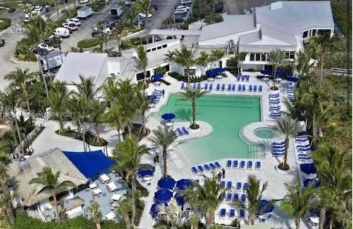 Fort Pierce Apartamento | Dreamy Condo 2 minute walk to Beach w King Size Bd