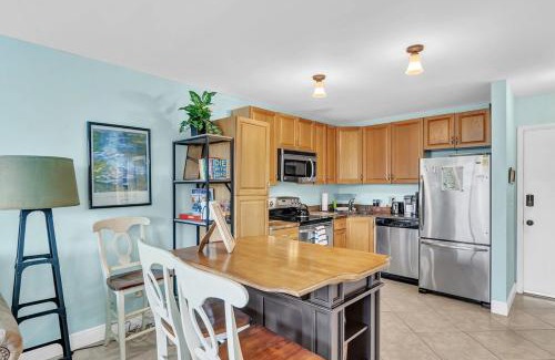 Fort Pierce Apartamento | Dreamy Condo 2 minute walk to Beach w King Size Bd