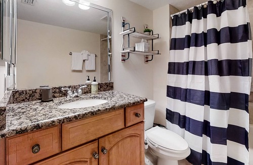 Downtown Dunedin Condominio | Dreamy Condo W/ Shared Pool, High-Speed WiFi, Private Patio, & Great Location!