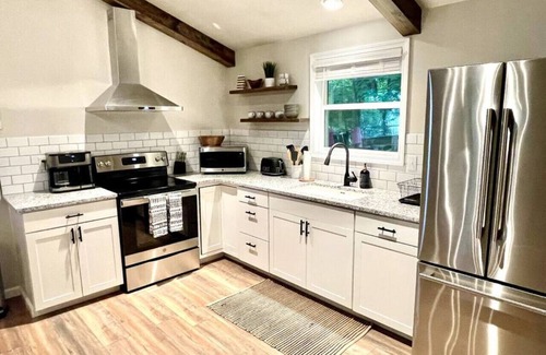 Cadiz Cabaña | Dreamy Cottage Getaway w/ Sunset Lakeview