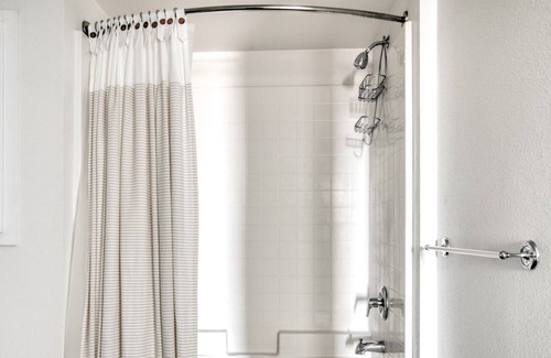 Chinatown Apartamento | Dreamy Downtown 1BR w/ Gym, Pool & Spa, near 7th St Metro, by Blueground