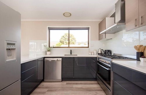 Dromana Casa | Dreamy Dromana Family Getaway – with Jacuzzi
