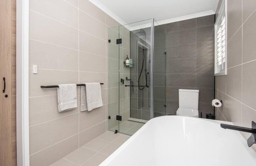 Dromana Casa | Dreamy Dromana Family Getaway – with Jacuzzi