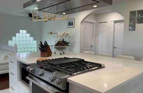 West Porpoise Bay Casa | Dreamy House on Sunshine Coast with a Cozy Patio