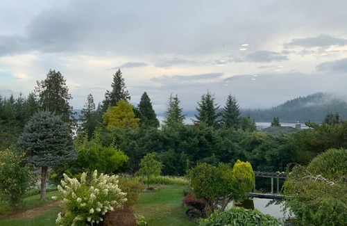 West Porpoise Bay Casa | Dreamy House on Sunshine Coast with a Cozy Patio