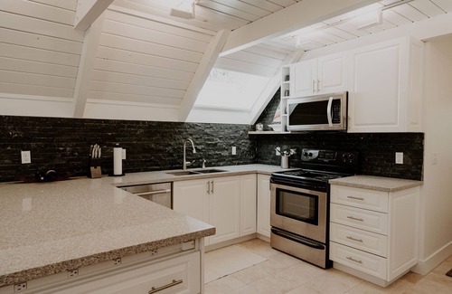 Three Lakes Casa | Dreamy Lakefront Escape: Paddleboard, Firepit, Lawn Games!