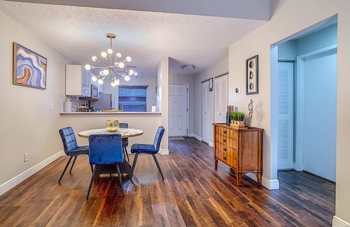 Ventura Condominio | Dreamy Mid Century cerca del centro / aeropuerto MCO