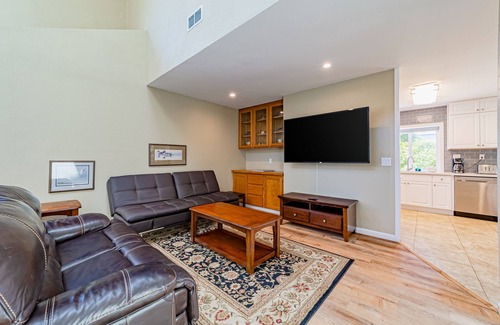 McKinleyville Casa | Dreamy NorCal home with large backyard, fast WiFi, deck & grill - ideal location