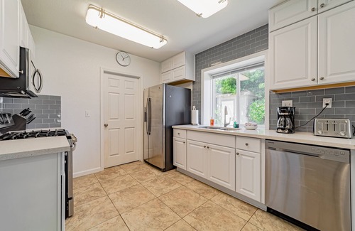 McKinleyville Casa | Dreamy NorCal home with large backyard, fast WiFi, deck & grill - ideal location
