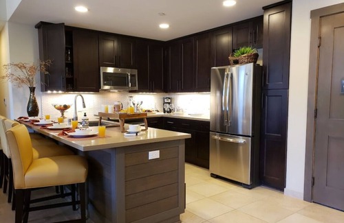 Truckee Villa | Dreamy snow retreat sleeps 8 at Northstar Lodge. Ski in and out on Home Run!