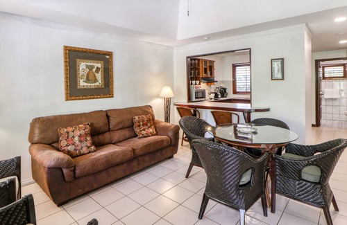 Damas Apartamento | Dreamy tropical gem with pool, lush gardens, private patio, & WiFi