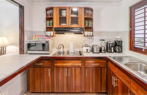 Damas Apartamento | Dreamy tropical gem with pool, lush gardens, private patio, & WiFi