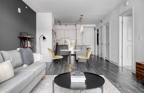 Ballston Apartamento | Dreamy Virginia Square 1BR w/ Gym & W/D, steps to Metro, by Blueground