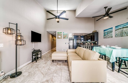South Oceanside Condominio | Dreamy waterfront escape with balcony, high-speed WiFi, & beach access