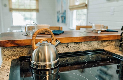 Deltaville Casa | Dreamy Waterfront+Hot tub+Kayaks+Deck+Dock+Games
