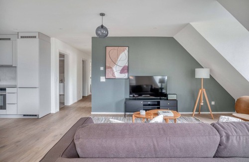 Sihlfeld Apartamento | Dreamy Wiedikon 4.5 Room w/ Storage & W/D, 3 min to Market, by Blueground