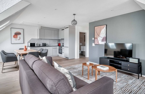 Sihlfeld Apartamento | Dreamy Wiedikon 4.5 Room w/ Storage & W/D, 3 min to Market, by Blueground