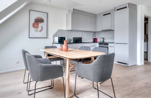 Sihlfeld Apartamento | Dreamy Wiedikon 4.5 Room w/ Storage & W/D, 3 min to Market, by Blueground