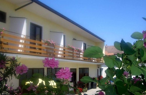 Morbisch am See Cama Y Desayuno | Dreibettzimmer mit Dusche, WC - Gästehaus Elfriede