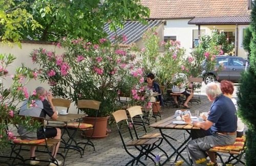 Morbisch am See Cama Y Desayuno | Dreibettzimmer mit Dusche, WC - Gästehaus Elfriede