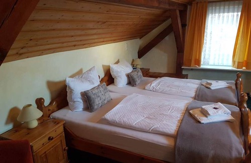 Kallinchen Apartamento | Dreibettzimmer mit Dusche und WC