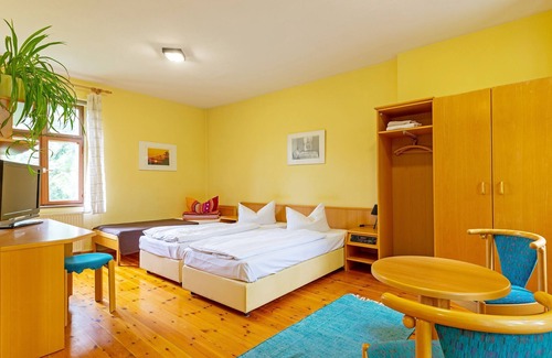 Cottbus Cabaña | Dreibettzimmer mit Etagenbad - Jugendgästehaus