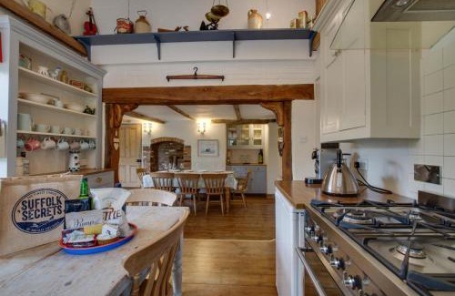 Wrentham Casa | Dressmakers Cottage