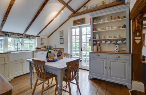 Wrentham Casa | Dressmakers Cottage