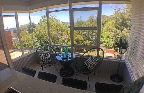 Mount Ousley Casa | Deriva - Casa artística inspirada en la playa retro
