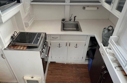 University District Alquiler De Eote | Drifted Dreamer 1-bedroom house boat in Seattle