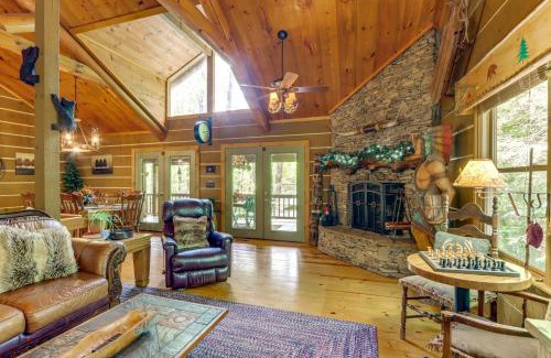 Blue Ridge Casa | Drifting Feather Mountain Cabin Waterfront Deck