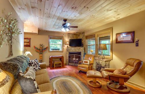 Blue Ridge Casa | Drifting Feather Mountain Cabin Waterfront Deck
