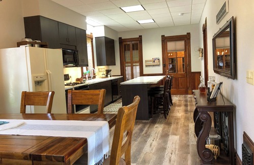 Monona Casa | Driftless Manor Getaway
