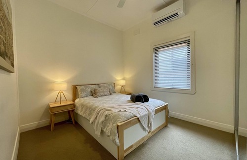 Stockton Casa | Driftwood - beachside living near Stockton Wharf with ferries to Newcastle.