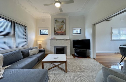 Stockton Casa | Driftwood - beachside living near Stockton Wharf with ferries to Newcastle.