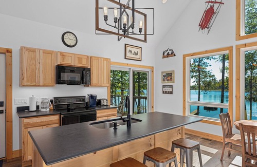 Eagle River Casa | Driftwood Cabin | Newer lakefront cabin, dock, firepit, kayaks, Dogs OK, AC