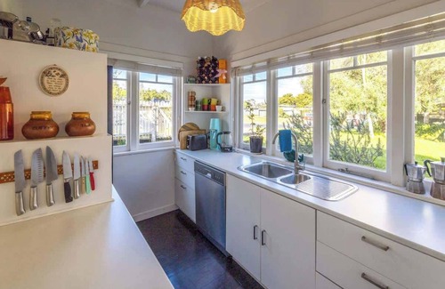 Surfdale Casa | Driftwood Cottage - Our Island