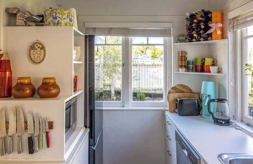 Surfdale Casa | Driftwood Cottage - Our Island
