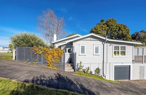 Surfdale Casa | Driftwood Cottage - Our Island