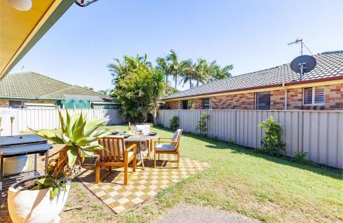 Fingal Bay Casa | Driftwood Cottage 1 28 Farm Rd pet friendly Wi Fi Air Con and ground floor