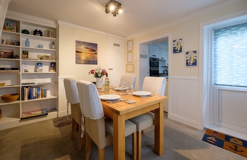 Ventnor Cabaña | Driftwood Cottage. A traditional Isle of Wight Cottage with 15% Ferry Discount.