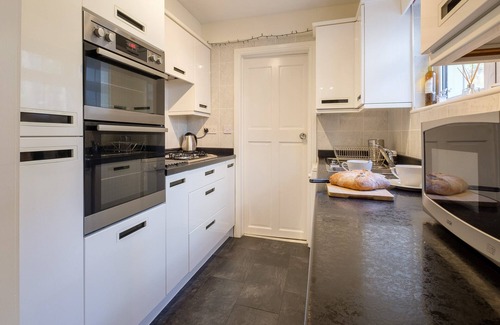 Ventnor Cabaña | Driftwood Cottage. A traditional Isle of Wight Cottage with 15% Ferry Discount.