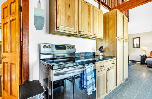 Belgrade Cabaña | Driftwood Cottage with Cottages of Maine, Lake Great Pond, Dog Friendly, Kayaks