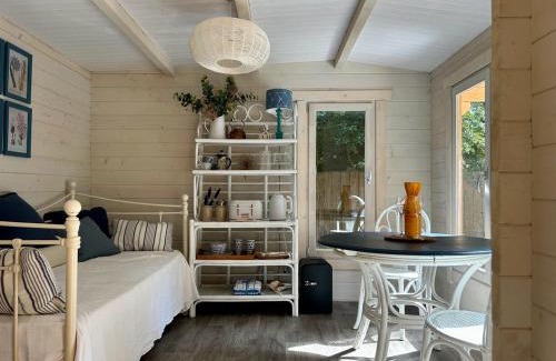 Lyminster Apartamento | Driftwood Dreams Garden Cabin