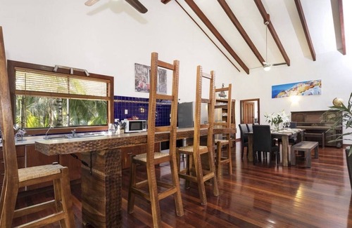 Charlotte Bay Casa | Driftwood Lodge - Waterfront Property