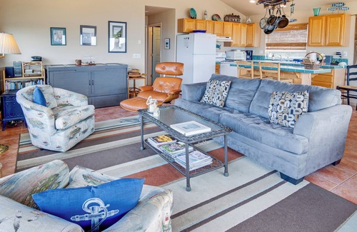 Waldport Casa | Driftwood Loft ~ Seal Rock