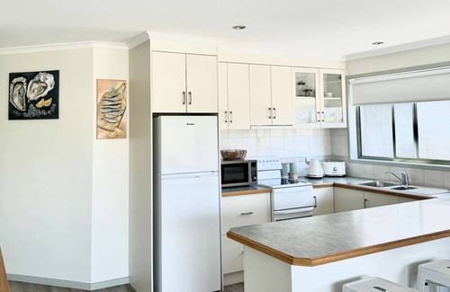 Lakes Entrance Apartamento | Driftwood Townhouse 2 Waterfront-Central Location
